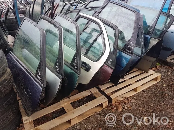 Mitsubishi Space Wagon Задняя дверь 