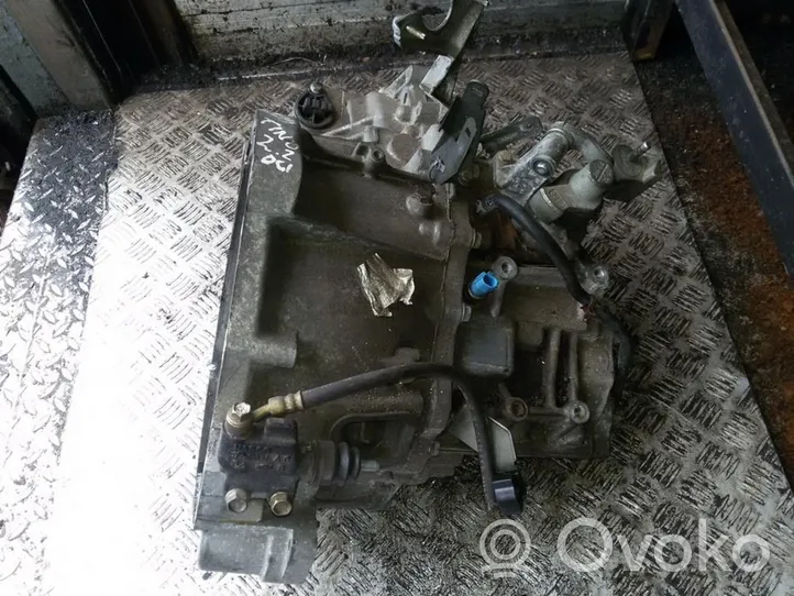 Nissan Almera Tino Mechaninė 5 pavarų dėžė 8200131489