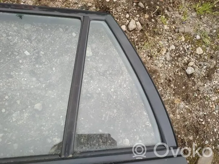 Toyota Corolla E120 E130 Маленькое стекло "A" задних дверей 