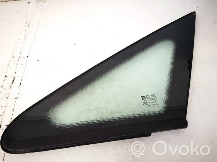 Opel Zafira B Front triangle window/glass 