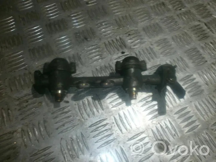 Subaru Forester SF Kraftstoffverteiler Einspritzleiste Verteilerrohr 17522aa420