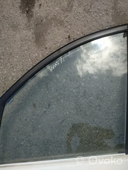Toyota Corolla Verso AR10 priekšējo durvju stikls (četrdurvju mašīnai) 