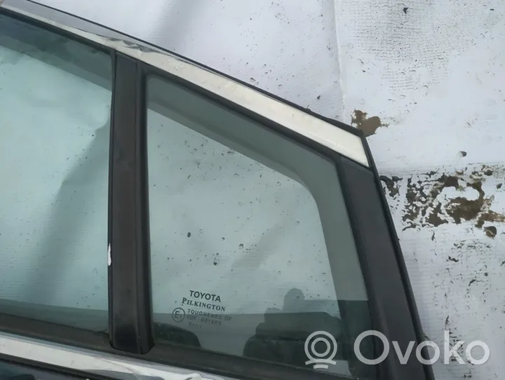 Toyota Avensis T270 Front door vent window glass four-door 