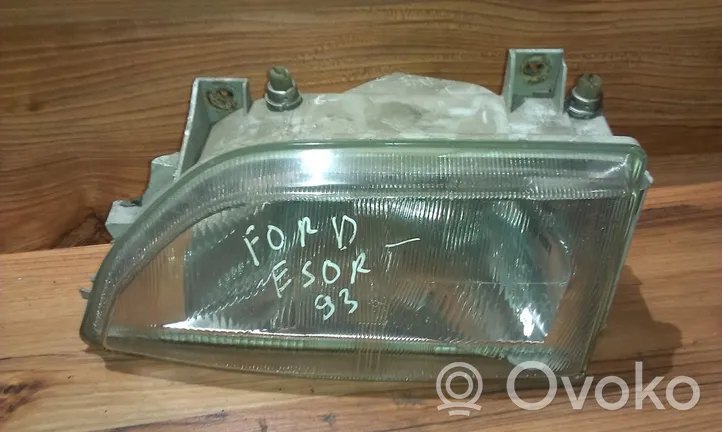 Ford Escort Lampa przednia 085561