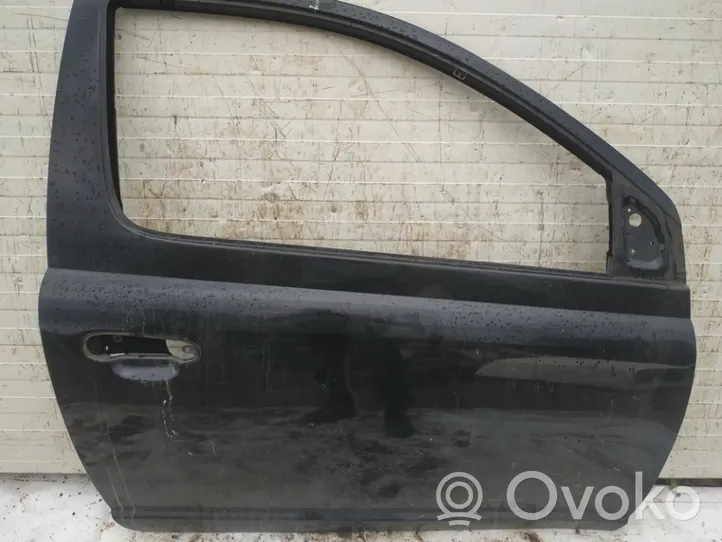 Toyota Yaris Priekinės durys juodos
