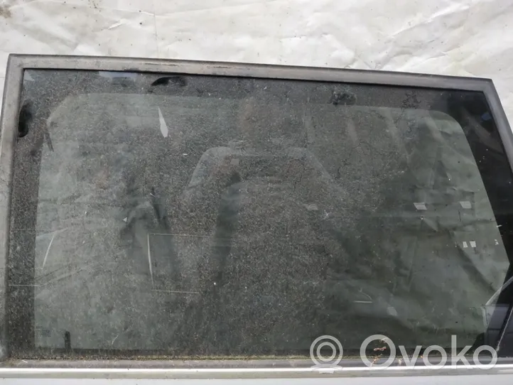 Audi A6 Allroad C5 Vetro del finestrino della portiera posteriore 