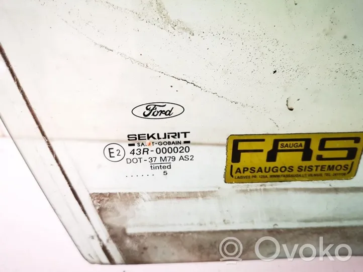 Ford Mondeo Mk III priekšējo durvju stikls (četrdurvju mašīnai) 