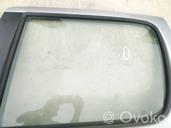 Toyota Yaris Verso aizmugurējo durvju stikls 
