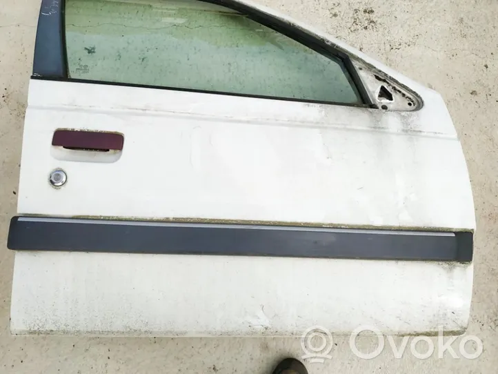 Peugeot 405 Etuovi baltos