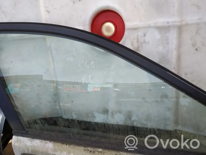 Volvo S40, V40 Vetro del finestrino della portiera anteriore - quattro porte 