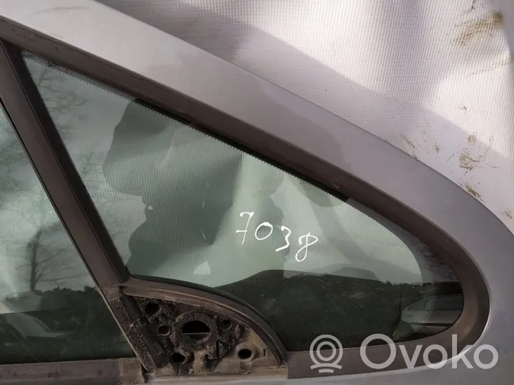 Peugeot 307 Fenêtre latérale avant / vitre triangulaire (4 portes) 