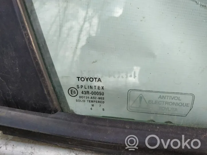 Toyota Avensis T220 priekšējo durvju stikls (četrdurvju mašīnai) 