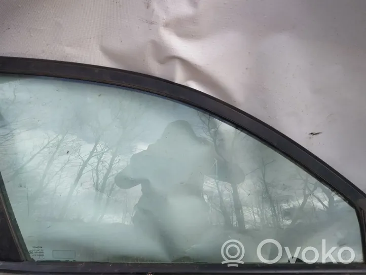 Toyota Avensis T220 Front door window glass four-door 