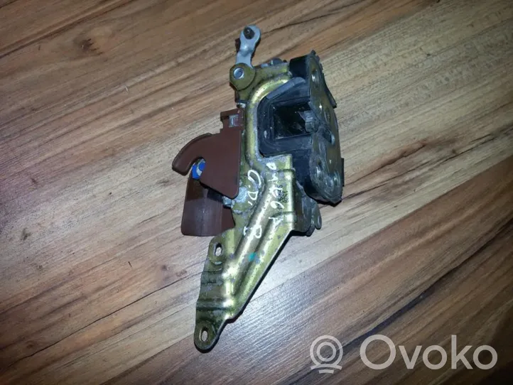 Opel Omega B1 Front door lock 90569013