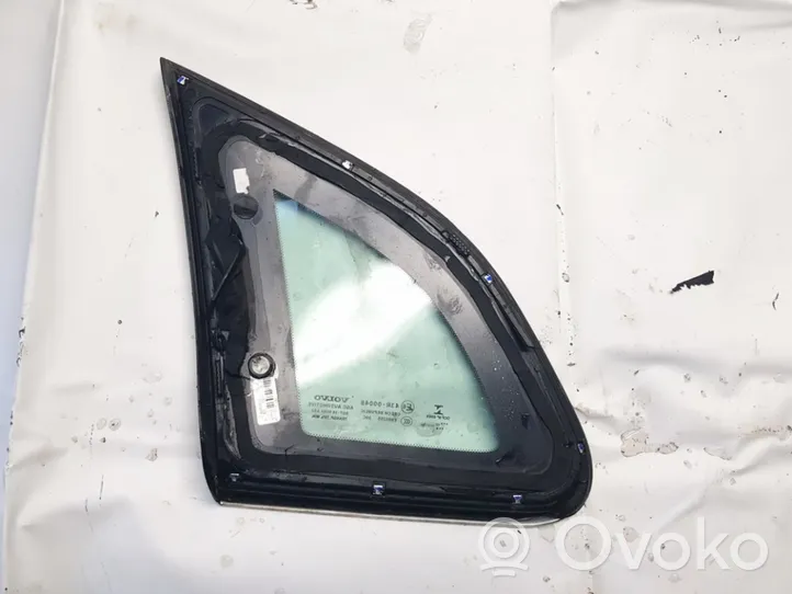 Volvo V40 Fenêtre latérale avant / vitre triangulaire 