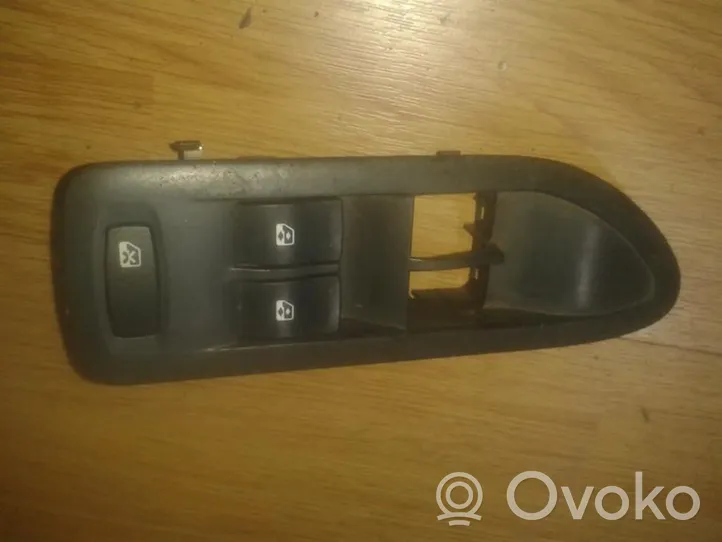 Renault Laguna I Przyciski szyb 8200397302