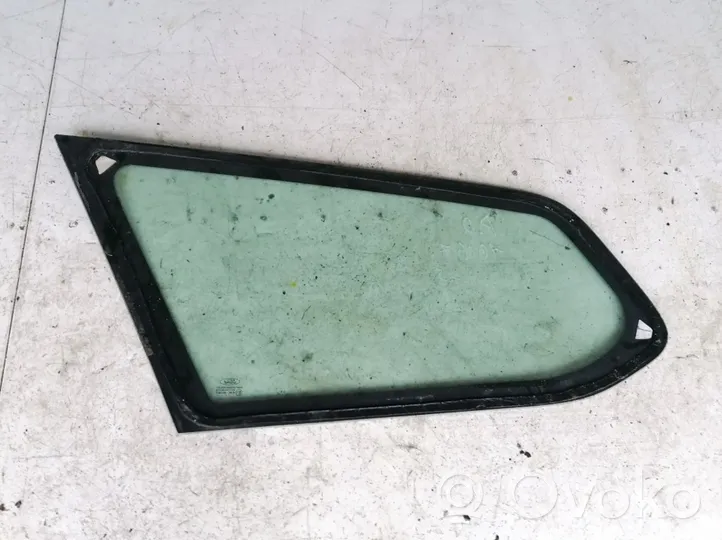 Ford Focus Front triangle window/glass 43r001057