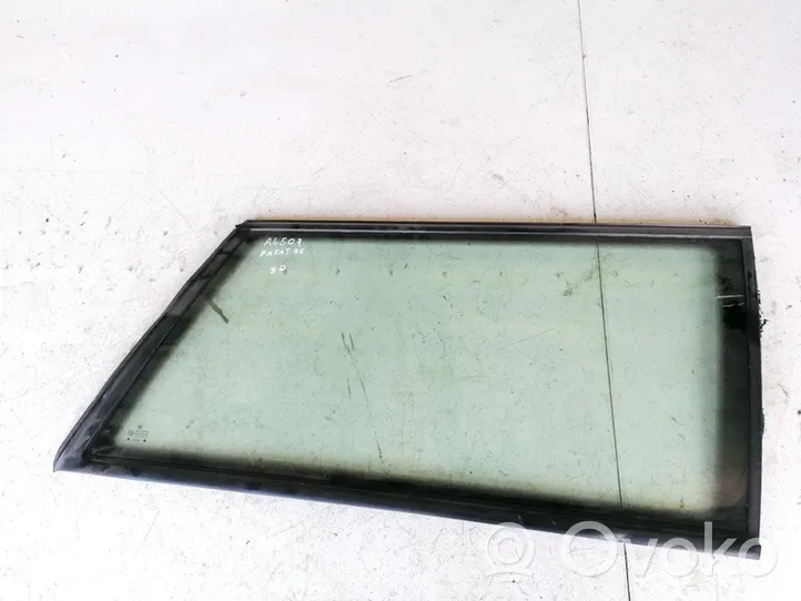 Volkswagen PASSAT B5 Rear side window/glass 