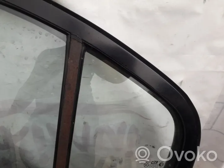 Hyundai Elantra Vetro del deflettore posteriore 