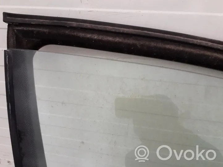 Opel Omega B1 Front door window glass four-door 