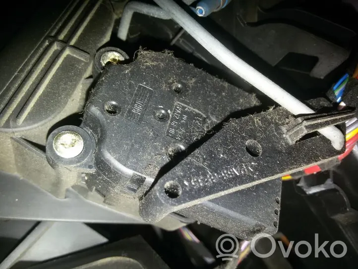 Mercedes-Benz Vaneo W414 Motor/activador trampilla de calefacción 41047324