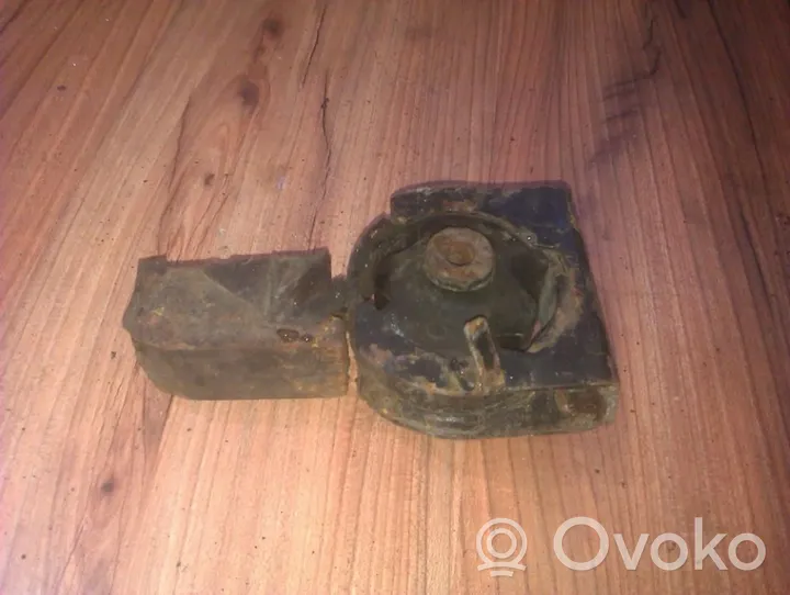 Toyota Avensis T220 Engine mount bracket 