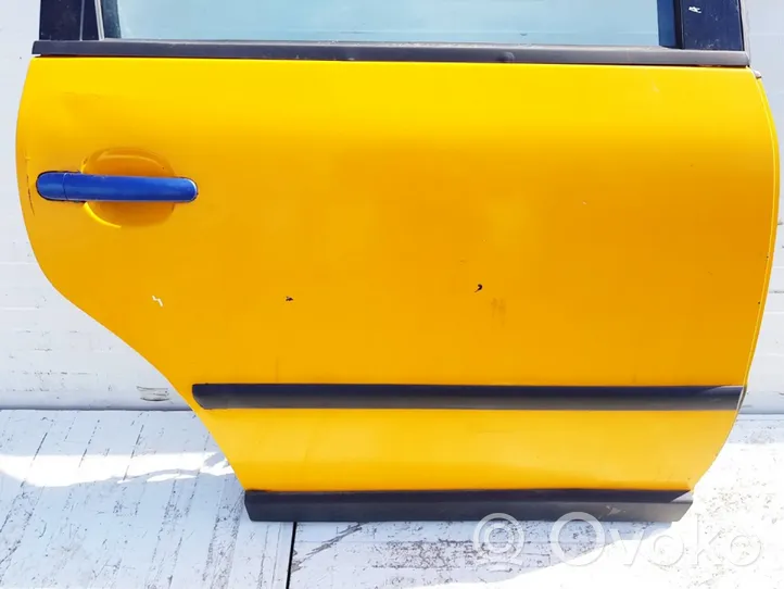 Volkswagen PASSAT B5 Aizmugurējās durvis geltona