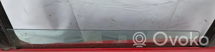 Volkswagen PASSAT B5 aizmugurējo durvju stikls Raudona