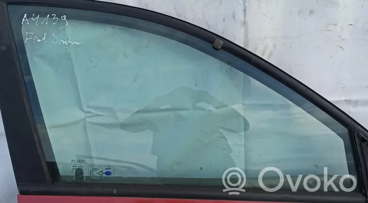 Fiat Bravo - Brava Pagrindinis priekinių durų stiklas (keturdurio) Raudona