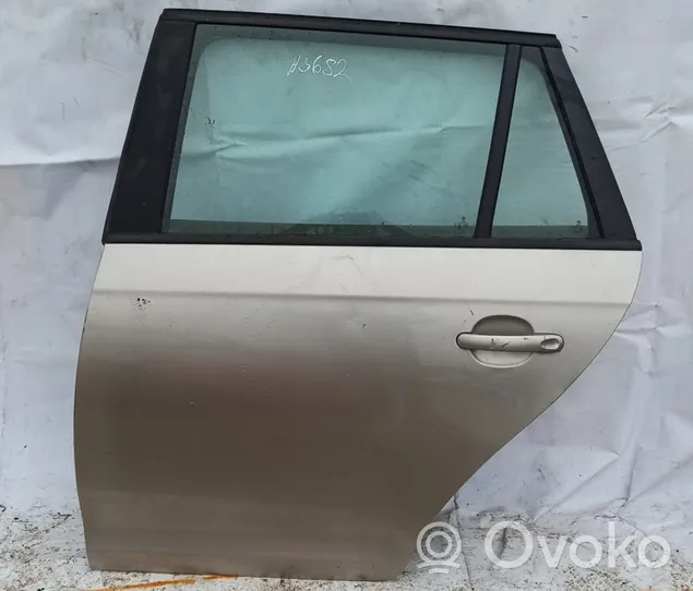 Volkswagen Golf V Rear door geltona