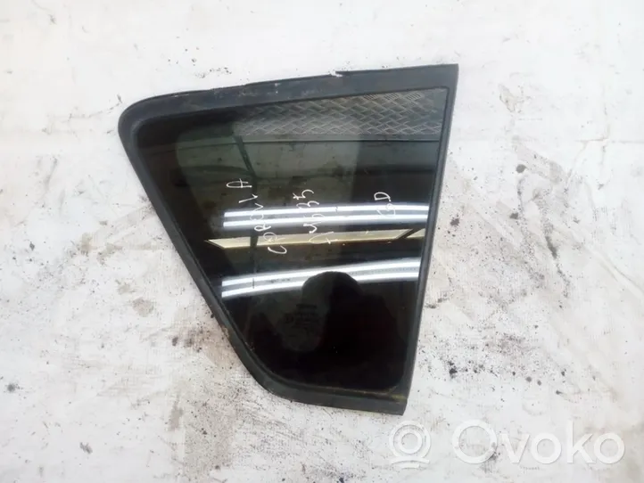 Toyota Corolla Verso AR10 Fenêtre latérale avant / vitre triangulaire 43r006723