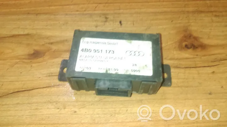 Audi A4 S4 B5 8D Autres unités de commande / modules 4B0951173