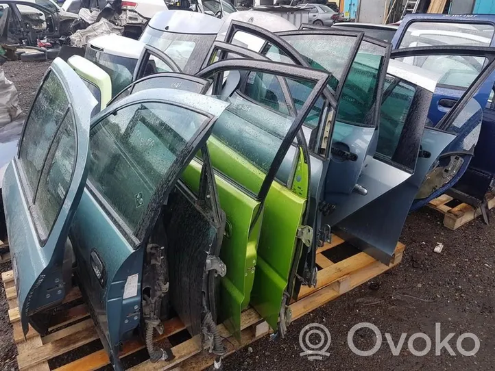 Nissan Almera N16 Galinės durys zalios