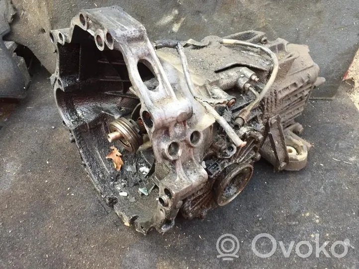 Audi 80 90 B3 Mechaninė 5 pavarų dėžė AXC