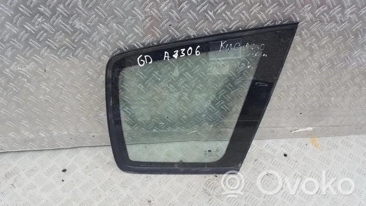 KIA Carens I Rear side window/glass 