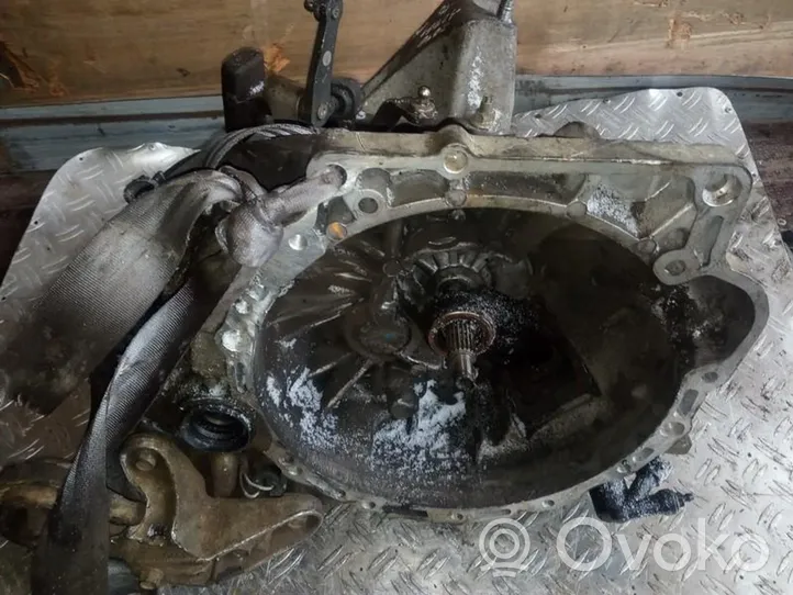 Mazda 2 Mechaninė 5 pavarų dėžė 8th0615631