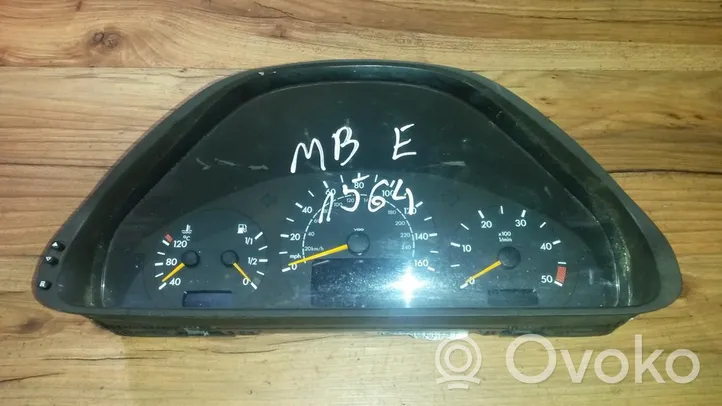 Mercedes-Benz E W210 Compteur de vitesse tableau de bord 88311281