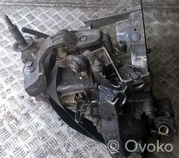 Opel Astra F Mechaninė 5 pavarų dėžė 90334345