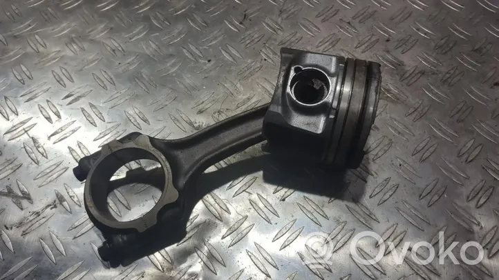 Chrysler Voyager Piston 