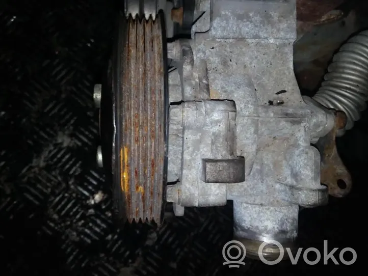 Opel Astra H Water pump 