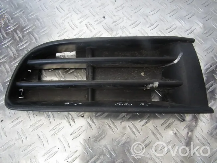 Volkswagen Polo Grille inférieure de pare-chocs avant 6Q0853665F