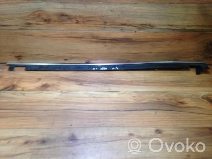 Audi A4 S4 B5 8D Rivestimento modanatura del vetro della portiera anteriore 8d0853283