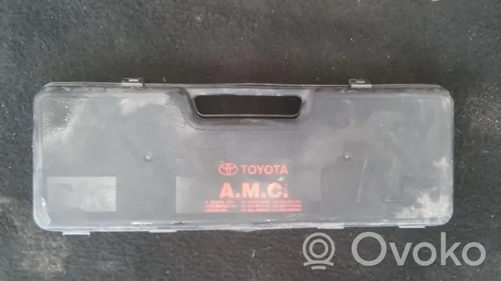 Toyota Camry Varoituskolmio 27r0391104