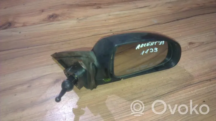 Hyundai Accent Front door electric wing mirror e4012129