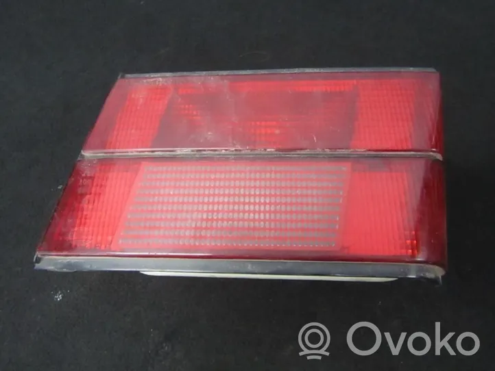 BMW 5 E34 Lampy tylnej klapy bagażnika 13400200