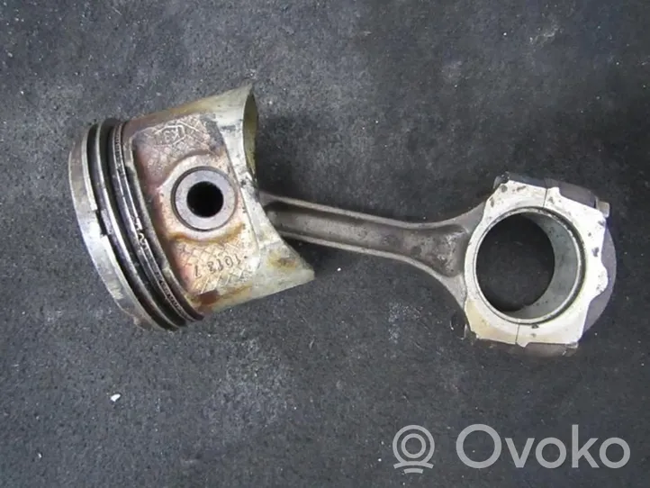 Renault Megane I Piston avec bielle 