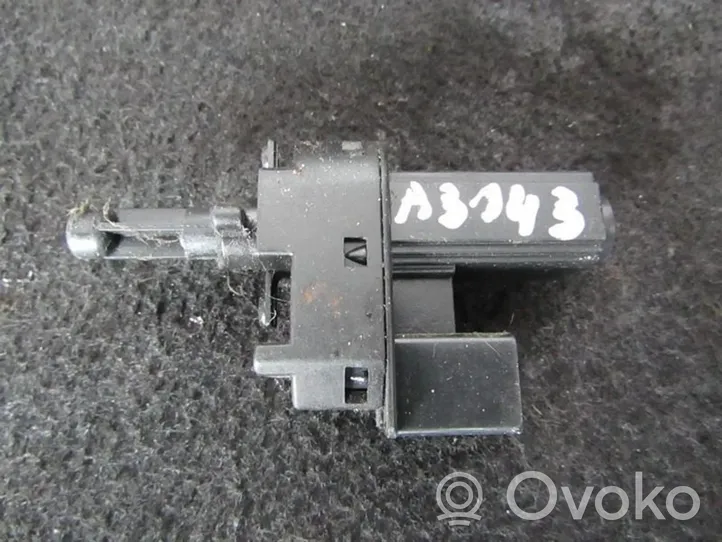 Volvo V50 Peruutusvalon kytkinanturi 4M5T7C534aa