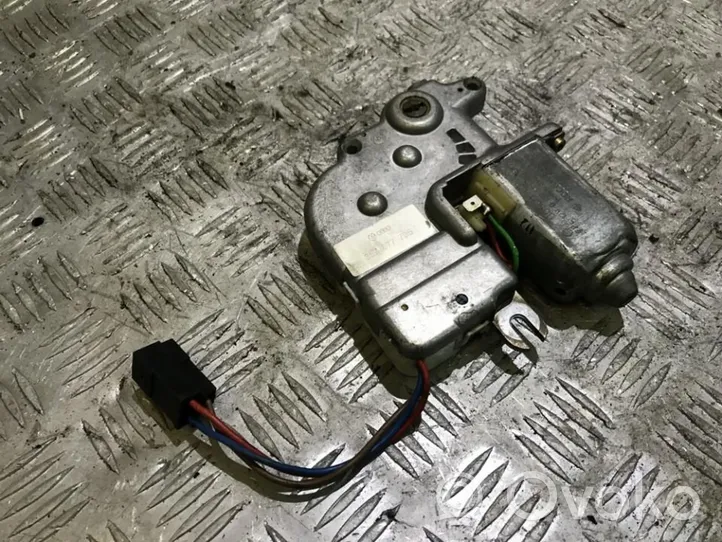 Volkswagen PASSAT B4 Sunroof motor/actuator 357877795