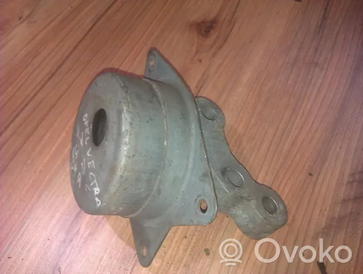 Opel Vectra C Supporto di montaggio del motore 13207585