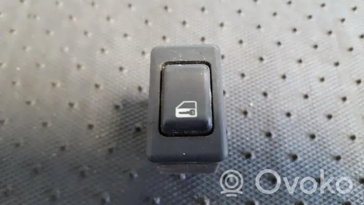 Nissan Primera Przycisk centralnego zamka 221880